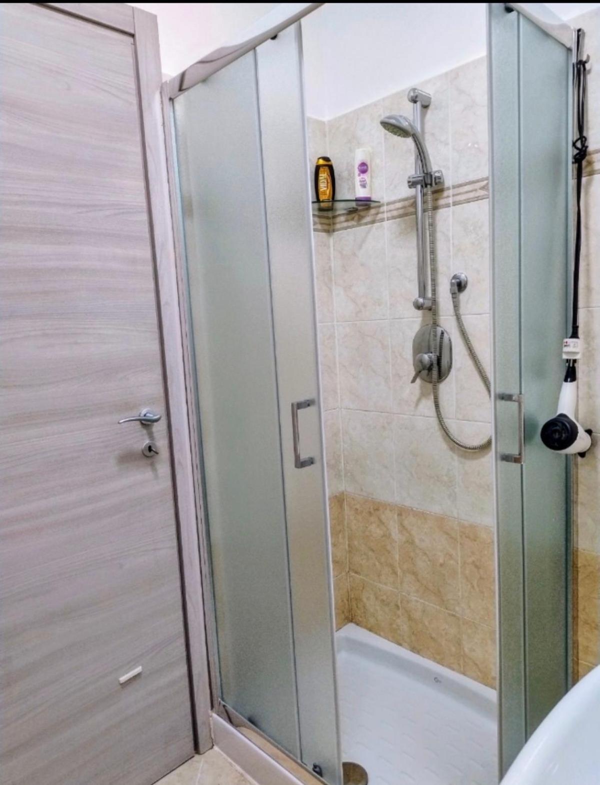 Camera Privata Nell'Appartamento In Zona Residenziale Con 2 Piscine Rapallo Kültér fotó